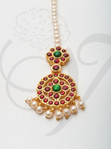 Red and Green Kemp Stone Tikka Chutti Bharatanatyam Bridal Ornaments Jewellery