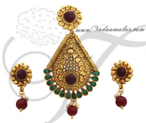 Antique design pendant with matching earring for traditional India sarees and salwars