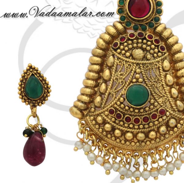 Antique design pendant with matching earring for traditional India sarees and salwars