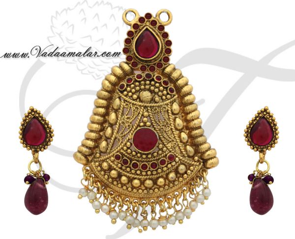 Pendant with matching earring for traditional India sarees and salwars
